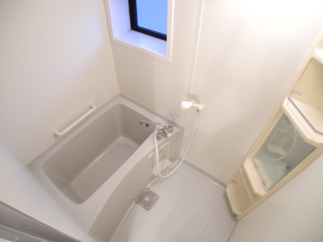 ロイヤルガーデン白岩C棟の浴室|※同物件反転タイプの写真でございます※現況を優先します※