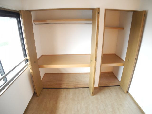 ロイヤルガーデン白岩C棟の収納|※同物件反転タイプの写真でございます※現況を優先します※