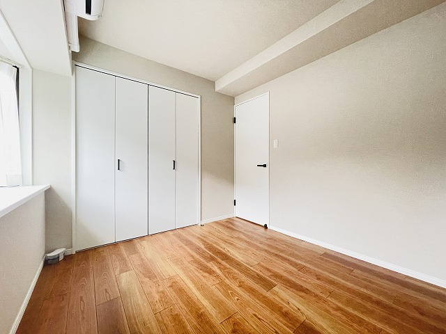 【洋室】 | ハイライフ大濠 | 広々とした洋室は収納スペースがたっぷり！どんなお洒落さんでも安心の大容量収納が自慢です