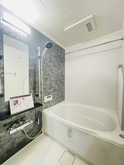 【浴室】 | ハイライフ大濠 | 浴室乾燥機つきのユニットバス。
雨の日のお洗濯に活躍するのはもちろん、浴室をいつもカラリと乾燥させられるのでカビ対策にも効果大！