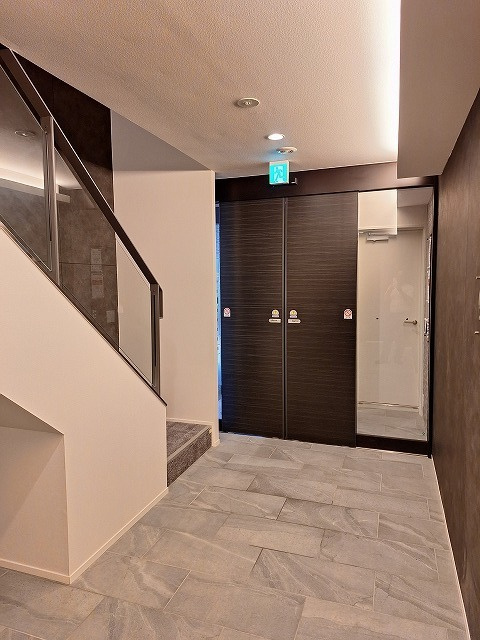 Ｆｅｌｉｃｉａのロビー|間接照明で優しい雰囲気のエントランス