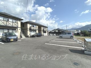 広島市安佐北区亀山南２丁目のアパートの駐車場