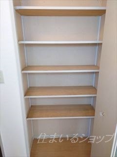 広島市安佐北区亀山南２丁目のアパートの設備|玄関収納