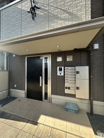 ファミール カルミアのエントランス