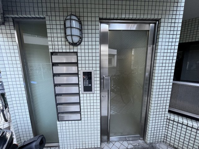 グリーンハウス西片のエントランス