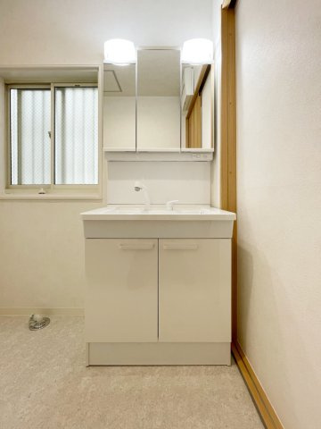 星陵台５丁目戸建の独立洗面台|使いやすい独立洗面台です