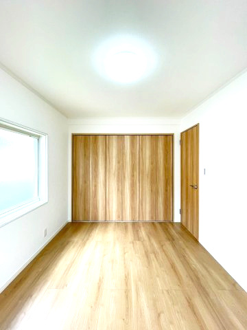星陵台５丁目戸建の洋室|使い勝手のいい洋室です