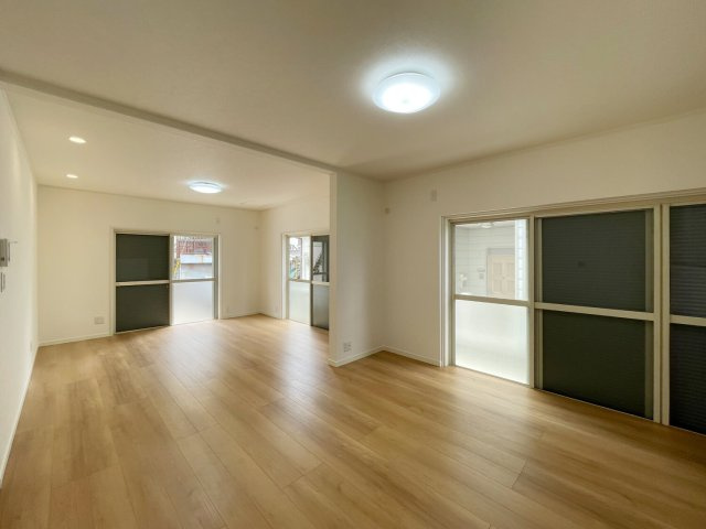 星陵台５丁目戸建の居間・リビング|こちらのリビングで趣味の時間をお楽しみください
