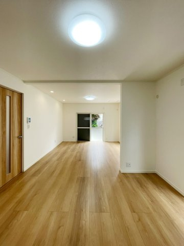 星陵台５丁目戸建の居間・リビング|使いやすい居間です