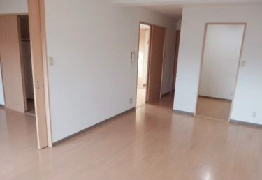 マリモⅡＢＬＤ（ビルディング）【キャッシュバック】の居間・リビング|ゆったりとした居間です