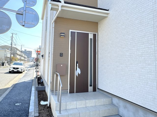 松戸市新松戸南１丁目新築戸建【馬橋北小学校：6分】のエントランス|エントランス・玄関ポーチ