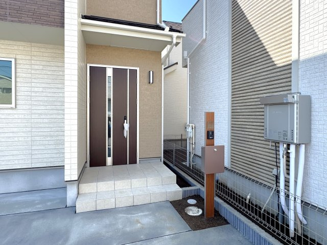 松戸市新松戸南１丁目新築戸建【馬橋北小学校：6分】のエントランス|エントランス・玄関ポーチ