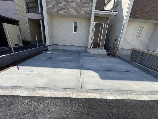 松戸市新松戸南１丁目新築戸建【馬橋北小学校：6分】の駐車場|D号棟駐車スペース・並列2台駐車可