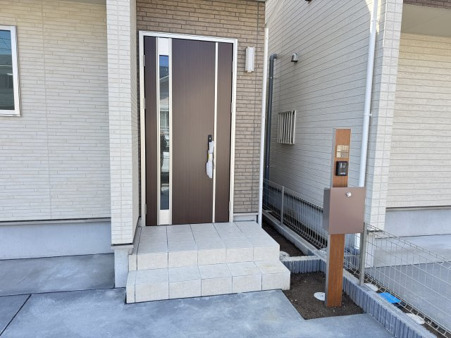 松戸市新松戸南１丁目新築戸建【馬橋北小学校：6分】のエントランス|エントランス・玄関ポーチ