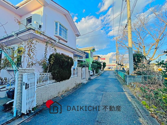 【前面道路含む現地写真】 | 比企郡吉見町久保田　中古戸建