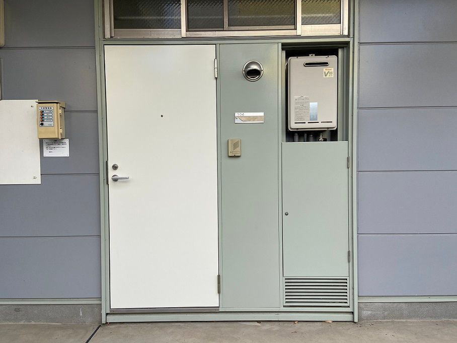 レオパレス峰の坂の玄関