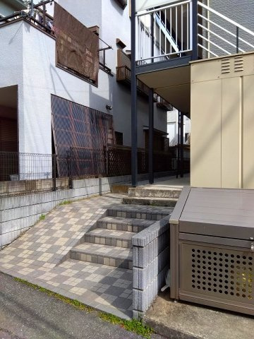 レオパレスJKクローバーのエントランス