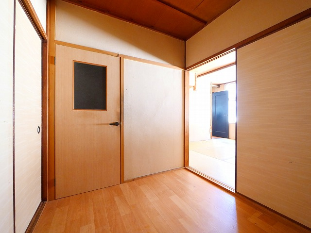 川上ビルの洋室