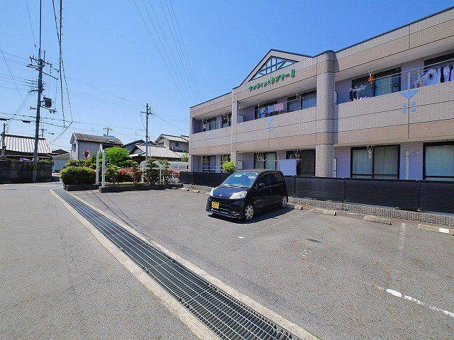サンフィットラブリーⅡの駐車場|駐車場があります