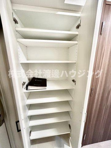 コンフォリア江坂広芝町の収納|天井高シューズBOX