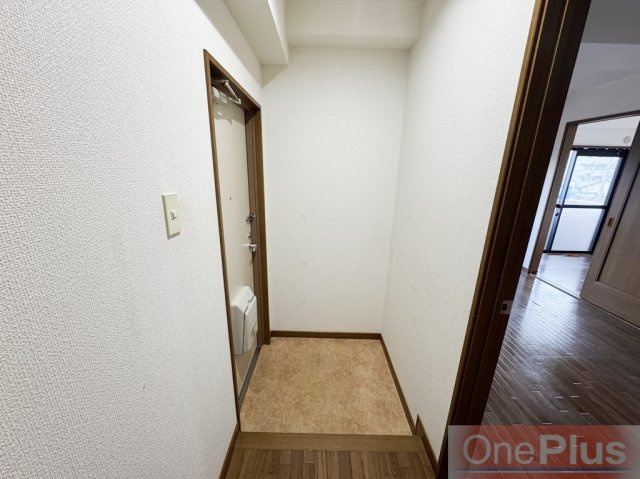 ヤマネビルの玄関