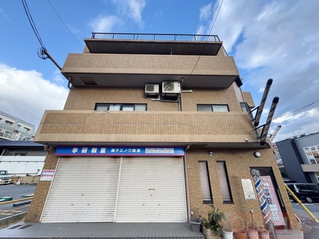 ヤマネビルの外観