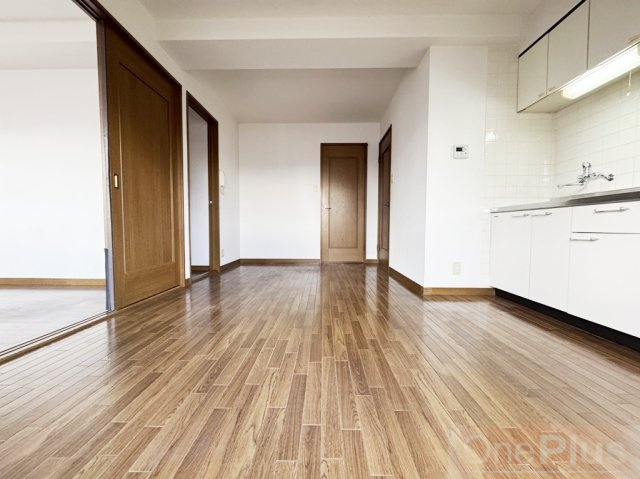 ヤマネビルの居間・リビング