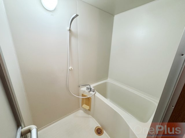 ヤマネビルの浴室