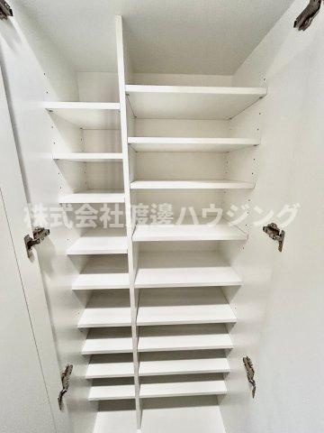 アリビオ江坂南金田の収納|天井高シューズBOX