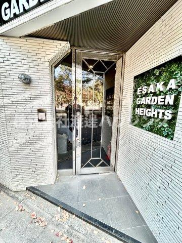 江坂ガーデンハイツのエントランス