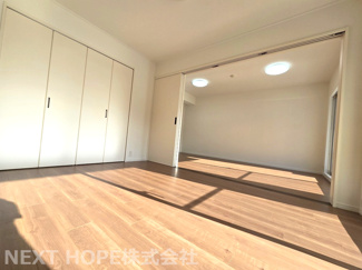 【洋室】 | ラヴェニール宝塚中山台ドゥジェーム | 建具をオープンにしていただくと、リビングからの広がる空間を確保できます！！ぜひ現地でご確認ください！！