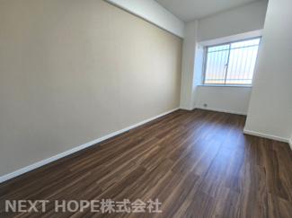 【洋室】 | ラヴェニール宝塚中山台ドゥジェーム | 玄関横の洋室6帖です♪室内はリフォーム済み！いつでもご覧いただけます！お気軽にネクストホープ不動産販売までお問い合わせを！！