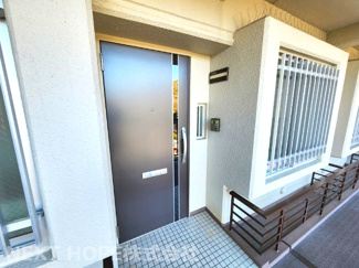 【玄関】 | ラヴェニール宝塚中山台ドゥジェーム | 玄関ドアです♪二重ロックで安心生活です！