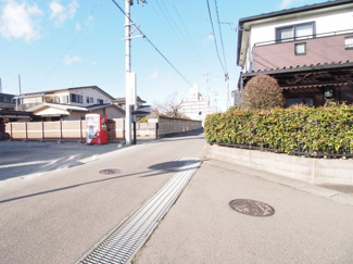 【前面道路含む現地写真】