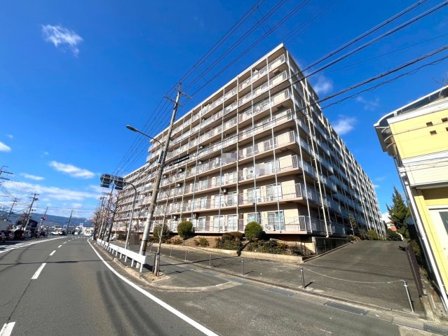 ■８階建て５階の南東角住戸■全居室収納付き３ＬＤＫ■バルコニーより花火大会望む■伏見日光ハイツ２号棟の外観|外観