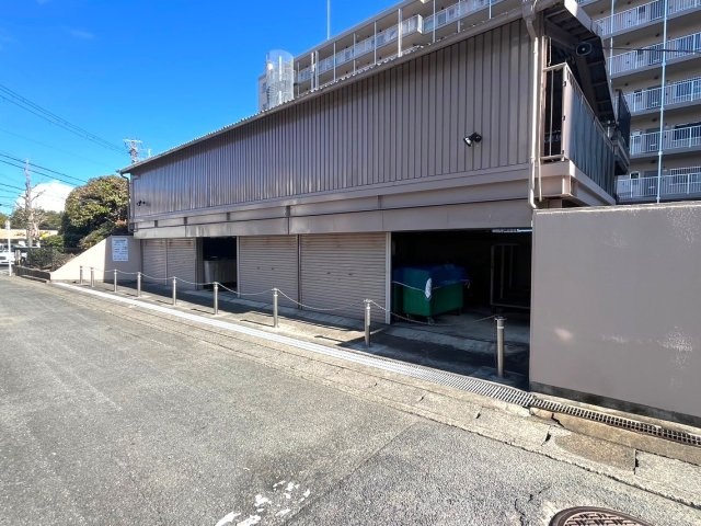 ■８階建て５階の南東角住戸■全居室収納付き３ＬＤＫ■バルコニーより花火大会望む■伏見日光ハイツ２号棟のその他共用部分|ゴミ置き場