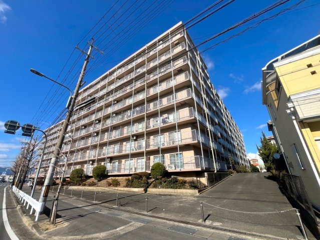 ■８階建て５階の南東角住戸■全居室収納付き３ＬＤＫ■バルコニーより花火大会望む■伏見日光ハイツ２号棟の外観|外観
