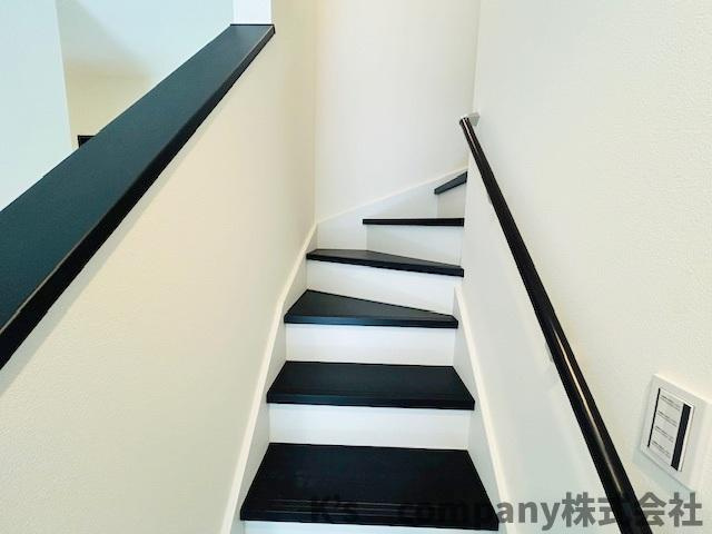 茅ヶ崎市南湖4丁目　新築戸建の内装|手すり付きの階段☆