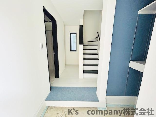 茅ヶ崎市南湖4丁目　新築戸建の玄関|玄関周辺スペース◇