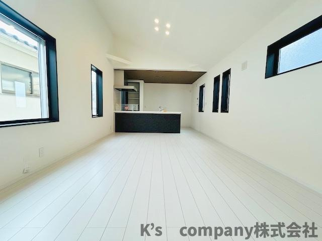 茅ヶ崎市南湖4丁目　新築戸建の居間・リビング|リビングゆったり17帖以上◇