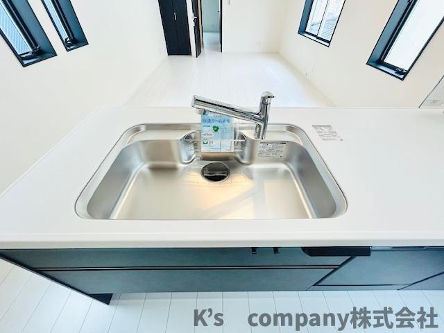 茅ヶ崎市南湖4丁目　新築戸建のキッチン|扱いやすいステンレス素材のシンク◇