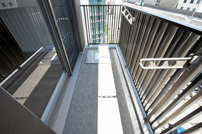 【バルコニー】 | アーバネックス京町堀 | 外からの目が気にならないバルコニーで洗濯物が干せます