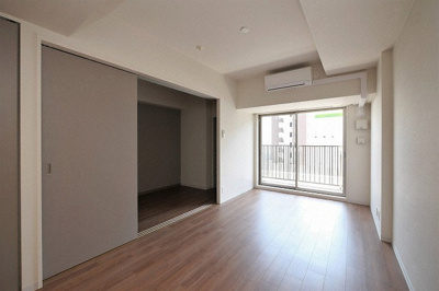 【居間・リビング】 | アーバネックス京町堀 | こちらのリビングで趣味の時間をお楽しみください