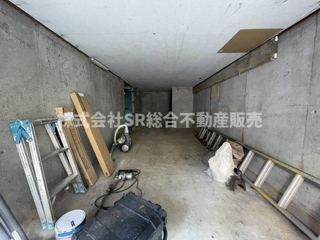 若江東町4丁目中古戸建の駐車場|高さ制限がありますが車はもちろんバイクや自転車も止めれます。