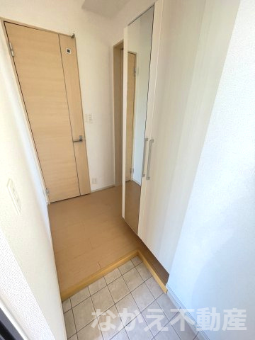 【玄関】 | 収納もある玄関です