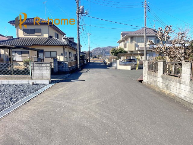 笠間市市野谷3期　新築戸建て　1号棟の前面道路含む現地写真|周辺環境も併せて案内致します♪
閑静な住宅地で笑顔あふれる新生活！
ぜひ現地へお越しください♪