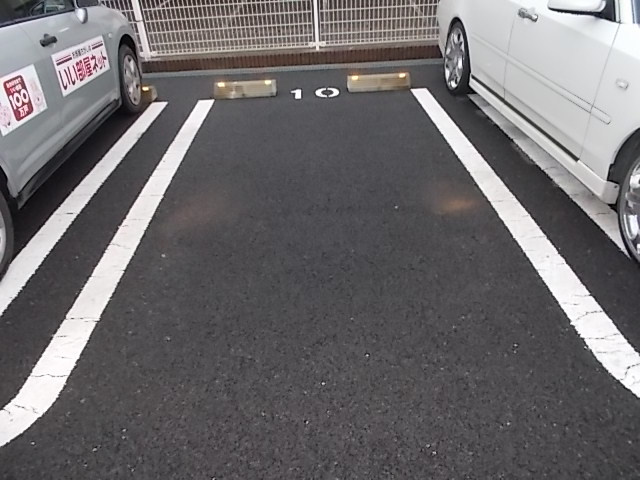 ラプレの駐車場