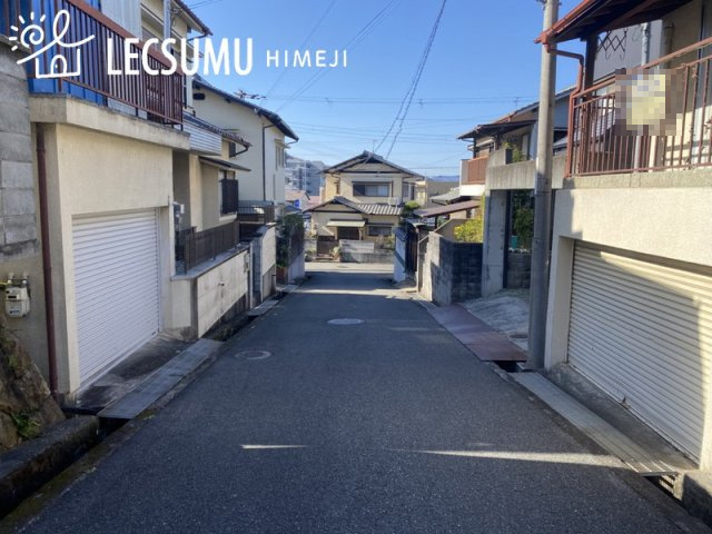 姫路市田寺東2丁目/中古戸建の前面道路含む現地写真