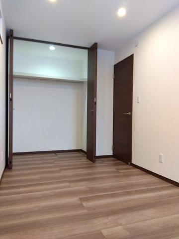 大久保袖ノ沢H棟の洋室|洋室全室収納あり！
