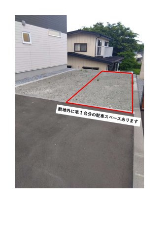 ※商談中※大久保袖ノ沢H棟の駐車場|敷地外にも駐車スペースございますので、車３台駐車することができます！
